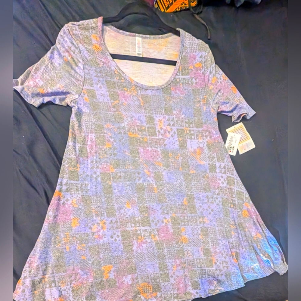 LuLaRoe Perfect Tee in Purple Geometric Print (New w/Tags)